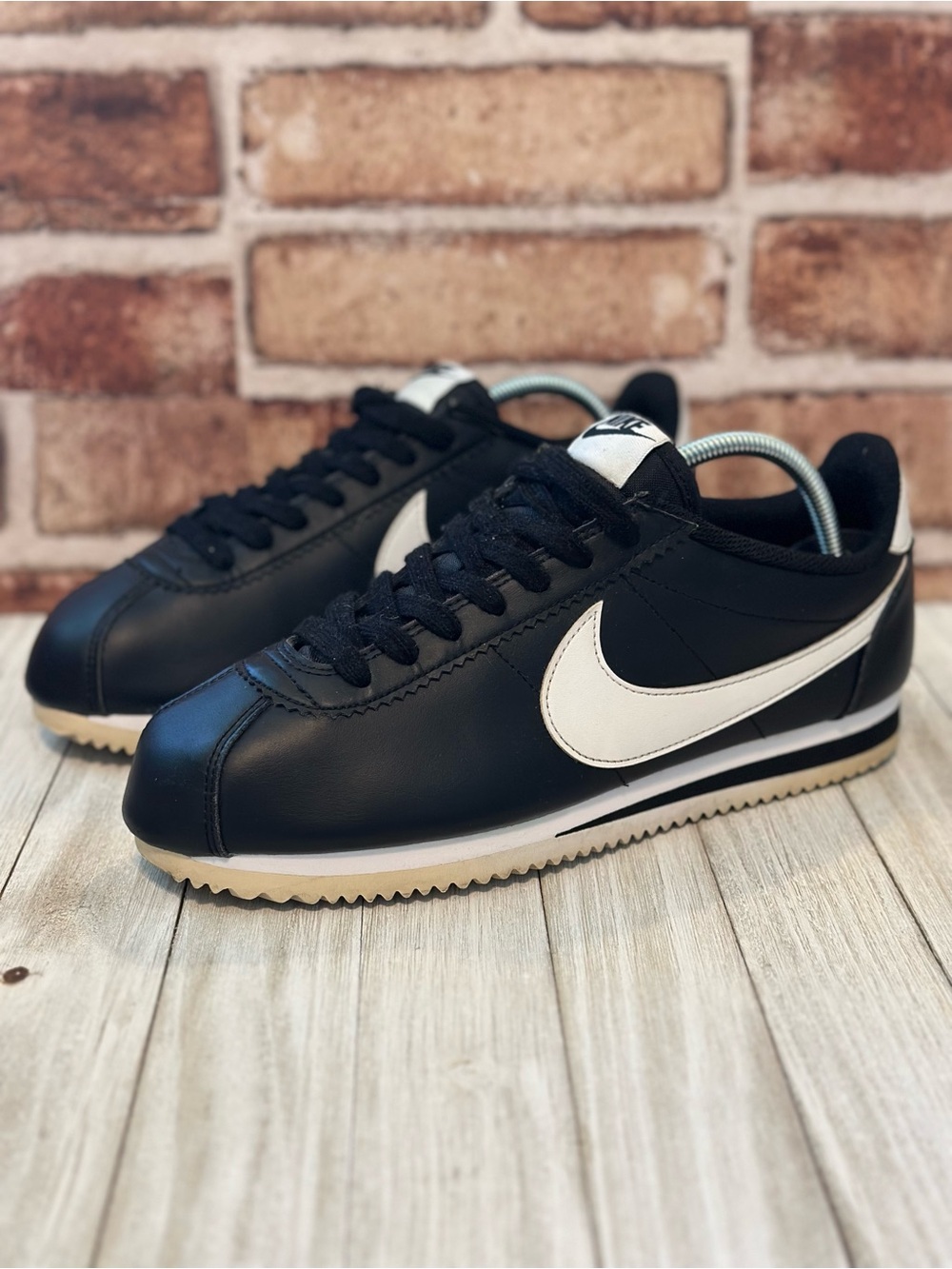 NIKE CLASSIC CORTEZ SNEAKER BLACK WHITE WOMENS SIZE 8.5 EXCELLENT 807471-010